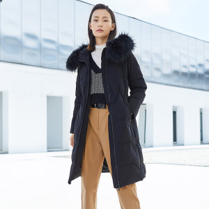 艾莱依 600蓬大毛领轻奢长款羽绒服 699元包邮