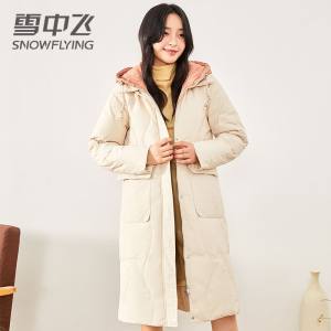 雪中飞 女士修身中长款 连帽过膝羽绒服 90%白鸭绒