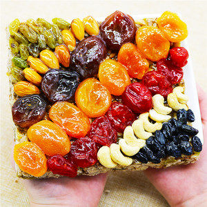 新疆正宗纯手工 古典大块切糕 玛仁糖 11种坚果/果干 300g 25.8元包邮 新疆直发