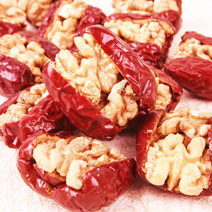 以稀 正宗新疆和田大枣夹核桃 500g袋装 35.8元包邮