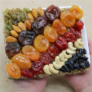 新疆正宗纯手工 古典大块切糕 玛仁糖 11种坚果/果干 300g 26.9元包邮 新疆直发