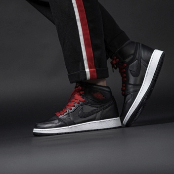 JORDAN 1 RETRO HIGH OG GS 女款运动鞋